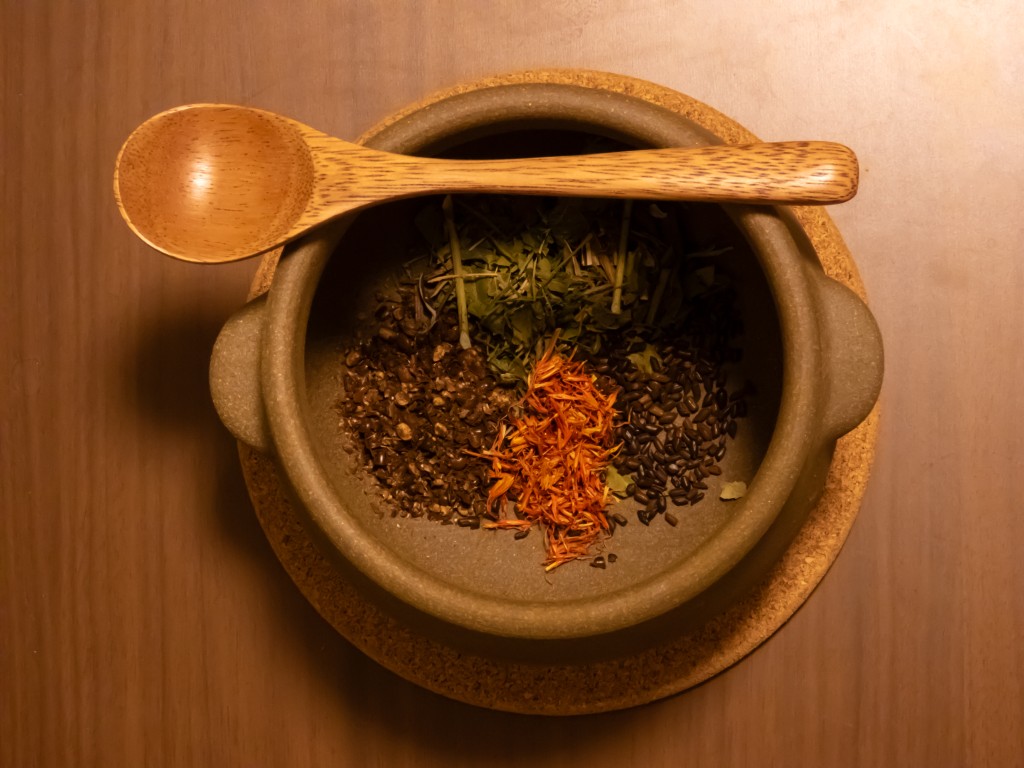 完全無農薬の野草・漢方